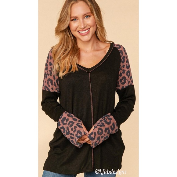 ❤️LAST ONE! V Neck Banded Animal/Color Block w/Thumbholes Reverse Stitch Top! - Picture 9 of 10